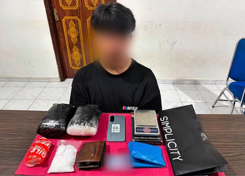 Penumpang Bandara SSK II Pekanbaru Ditangkap Bawa 2,2 Kg Sabu, Disembunyikan di Selangkangan