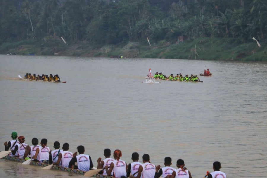 Festival Pacu Sampan II Dihadiri Delegasi Thailand dan Malaysia