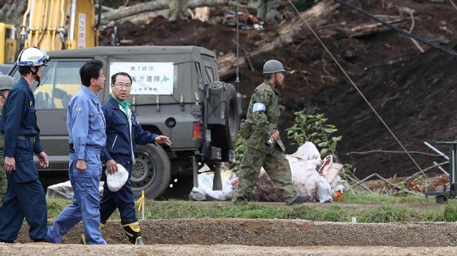 Korban Tambah Jadi 37 Orang, Abe Datang ke Lokasi Gempa