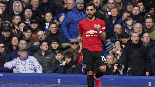 Bruno Fernandes Mau Samai Prestasi Ronaldo di MU