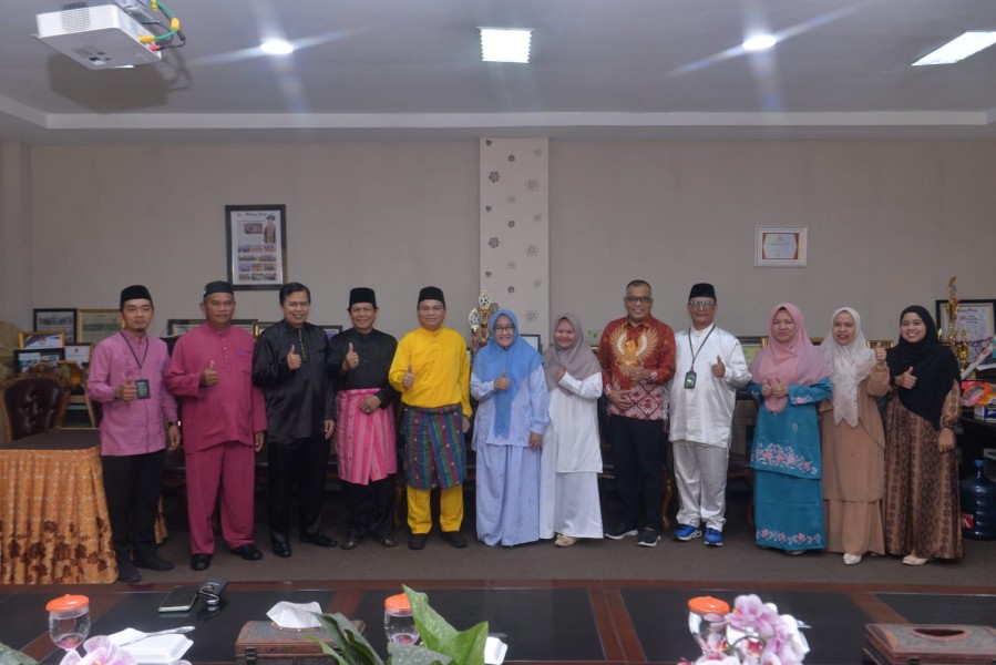 Tiga Dosen Unilak Berangkat Menunaikan Ibadah Haji, Rektor Doakan Kelancaran dan Menjadi Haji Mabrur