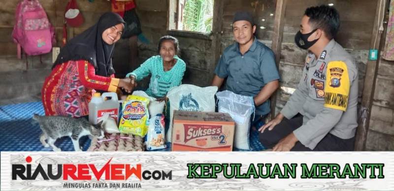Tim Relawan Memberikan 2 Rumah Masyarakat Dengan Pemberian Paket Sembako