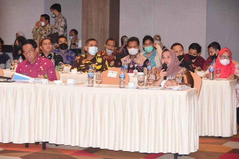 Bersama Gubernur Riau, Bupati Kasmarni Hadiri Forum Konsultasi Publik di Pekanbaru