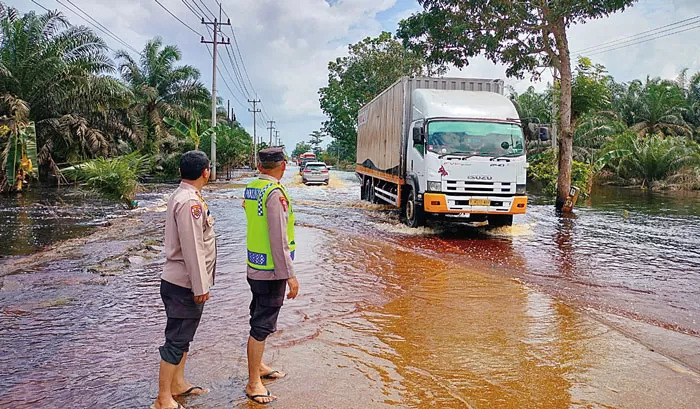 Banjir Jalintim Tinggal 2 Cm, Petugas Gabungan Ditarik
