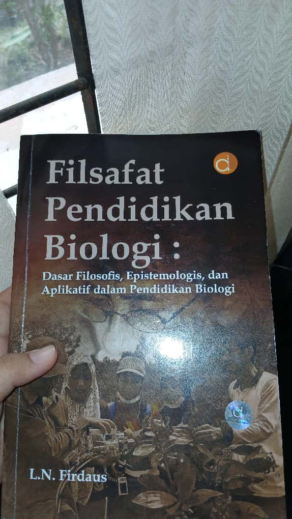 Menyelami Pendidikan Biologi dengan Lensa Filsafat