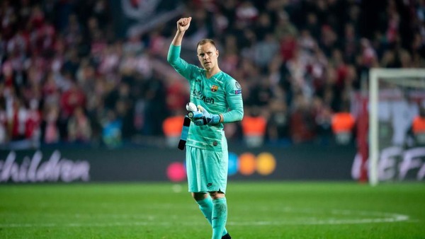 Ter Stegen Senang Negosiasi Kontraknya Ditunda Barcelona