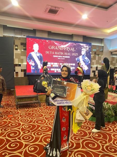 Mahasiswi Fakultas Hukum Unilak Juara Dua Duta Batik Riau 202