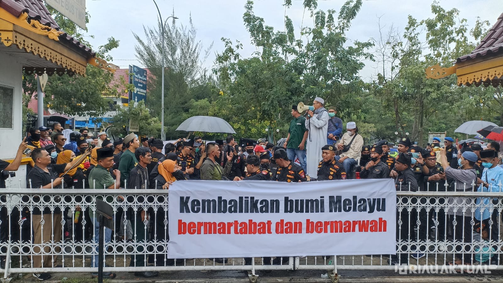 Puluhan Massa Kembali Minta JP Pub & KTV Ditutup, Pemko Pekanbaru Serahkan ke BKPM Pusat