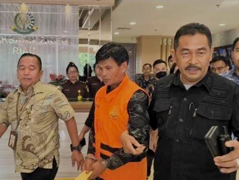 Direktur BUMDes Kuansing, Jalunis, Ditahan Kejati Riau h