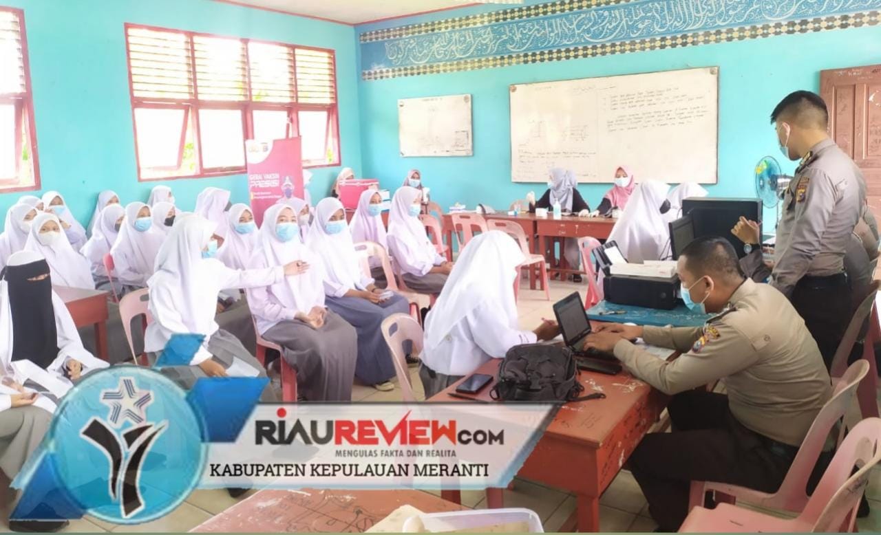 Jemput Bola, Polres Meranti Turunkan Team Vaksinator Ke Sekolah SMAS Al-Maarif NU