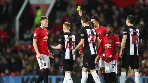 Apes McTominay: Kartu Kuning Tercepat, Lalu Cedera