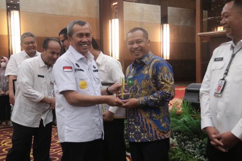 Pemkab Bengkalis Raih Penghargaan Riau Investment Award 2022