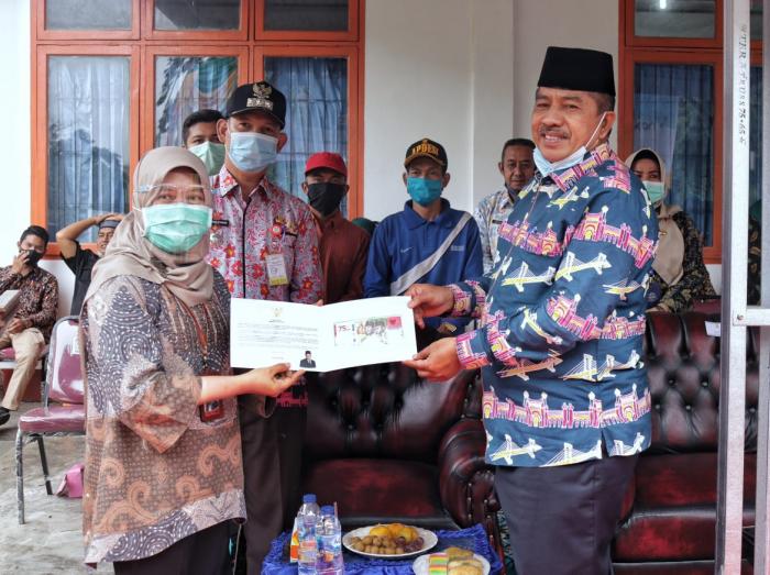 Bupati Alfedri Terima Uang Pecahan Kemerdekaan Dari Bank Indonesia