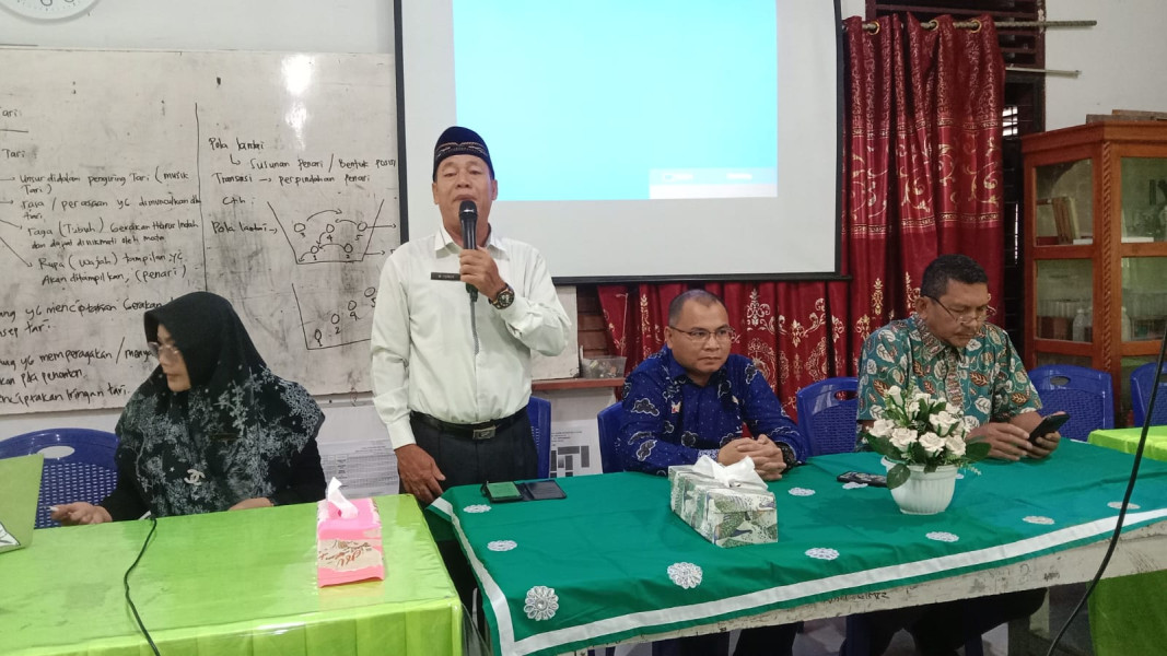 Rektor Unilak Prof Dr Junaidi Silaturahmi Dengan Majelis Guru SMPN 15 Pekanbaru