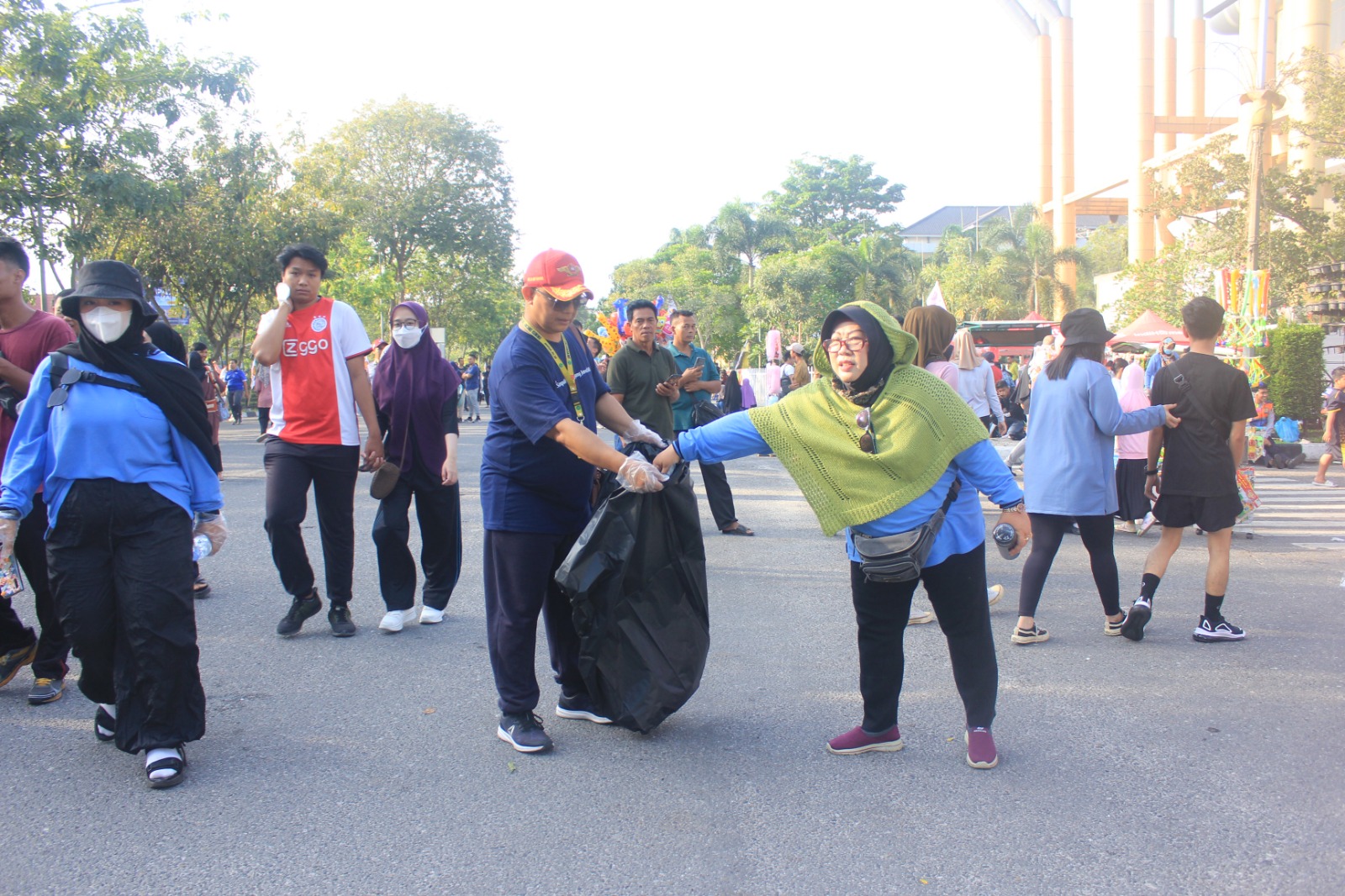 Peringati Hari Peduli Sampah Nasional, Kampus Unilak Gelar Aksi Keliling Angkut Sampah di CFD
