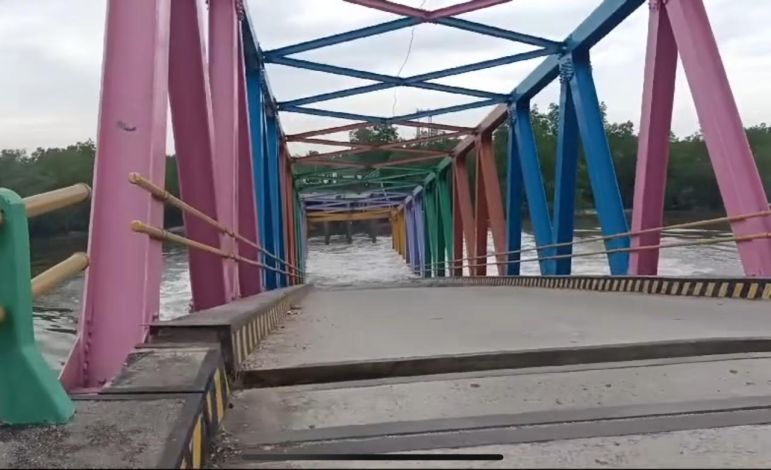 Pemprov Riau Siapkan Rp94 Miliar Bangun Jembatan di Meranti yang Roboh