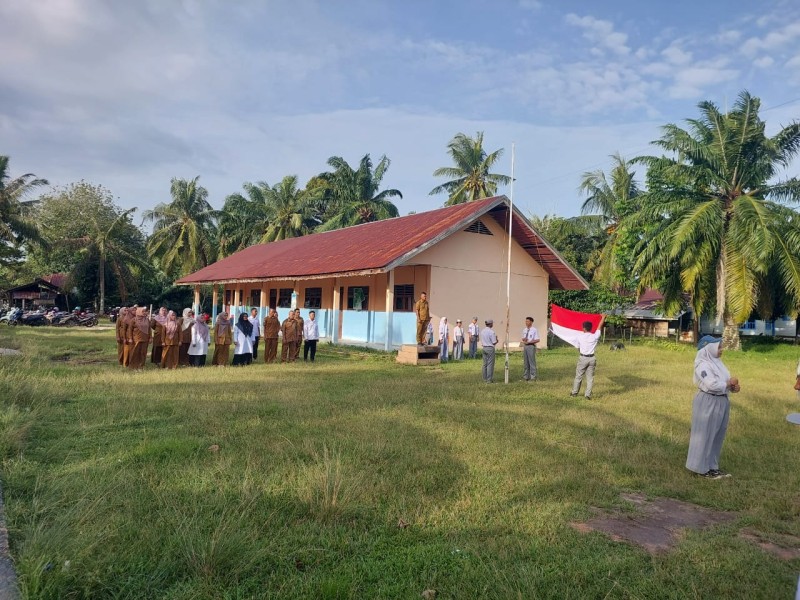 Upacara Pagi Awali Hari Pertama Masuk Sekolah di SMKN 1 Bandar Laksamana
