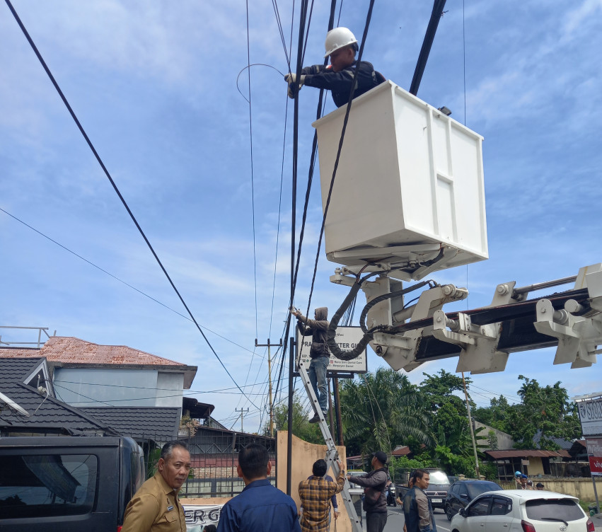 Pemko Targetkan Kabel Fiber Optik Dipindahkan ke Bawah Tanah