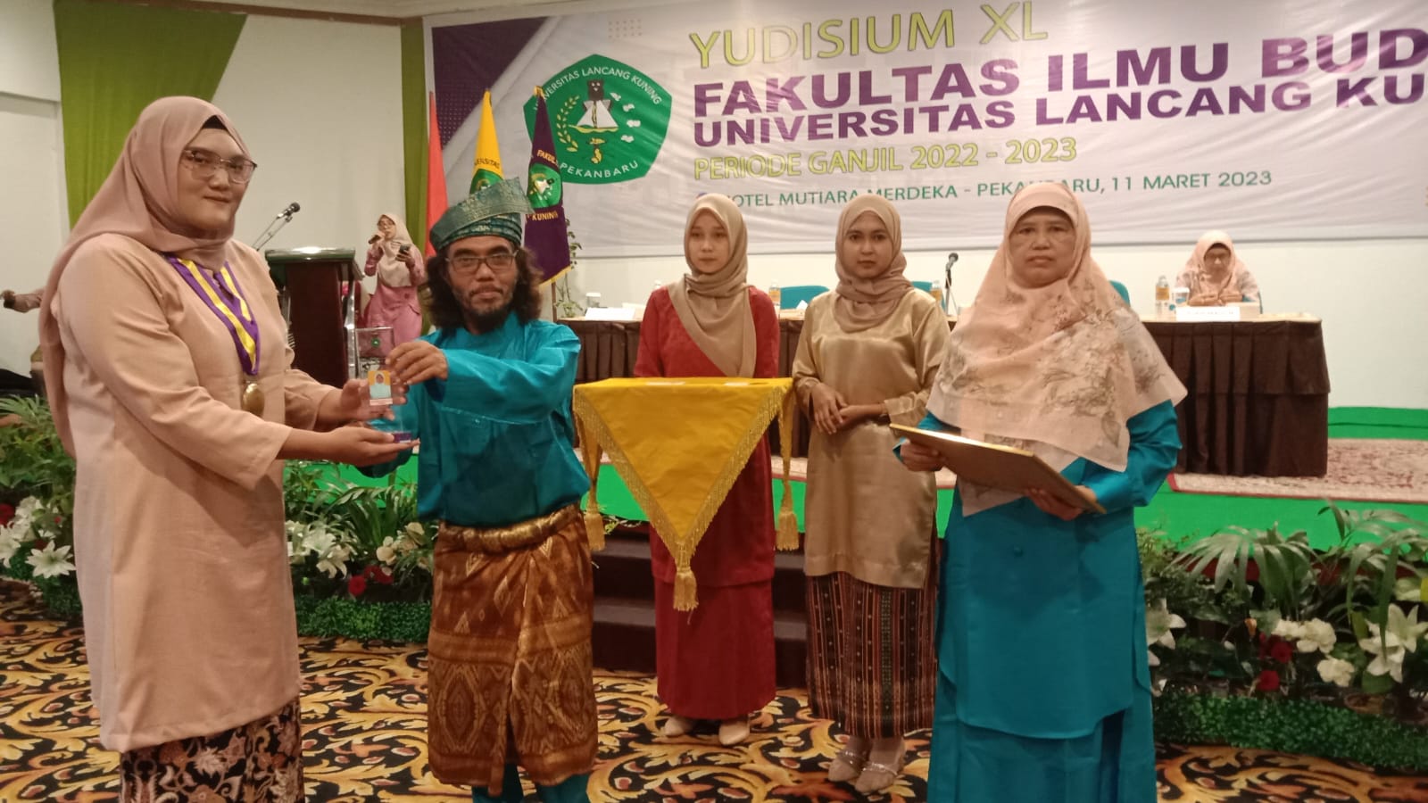 FEB Unilak Yudisium ke 66, Pemuncak Cindy Nur Indah Sari Riah IPK 3,93
