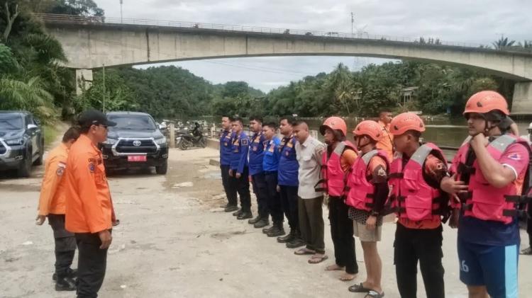 Diduga Terjatuh Dari Jembatan Rantau Berangin, Boiko Gulo Hilang di Sungai Kampar