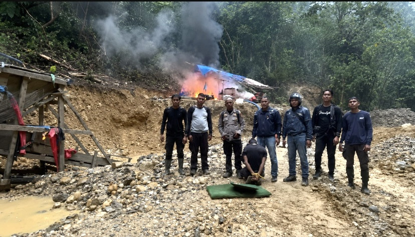Polisi Bongkar Lokasi Tambang Emas Tanpa Izin di Sungai Tanjung Permai Kampar