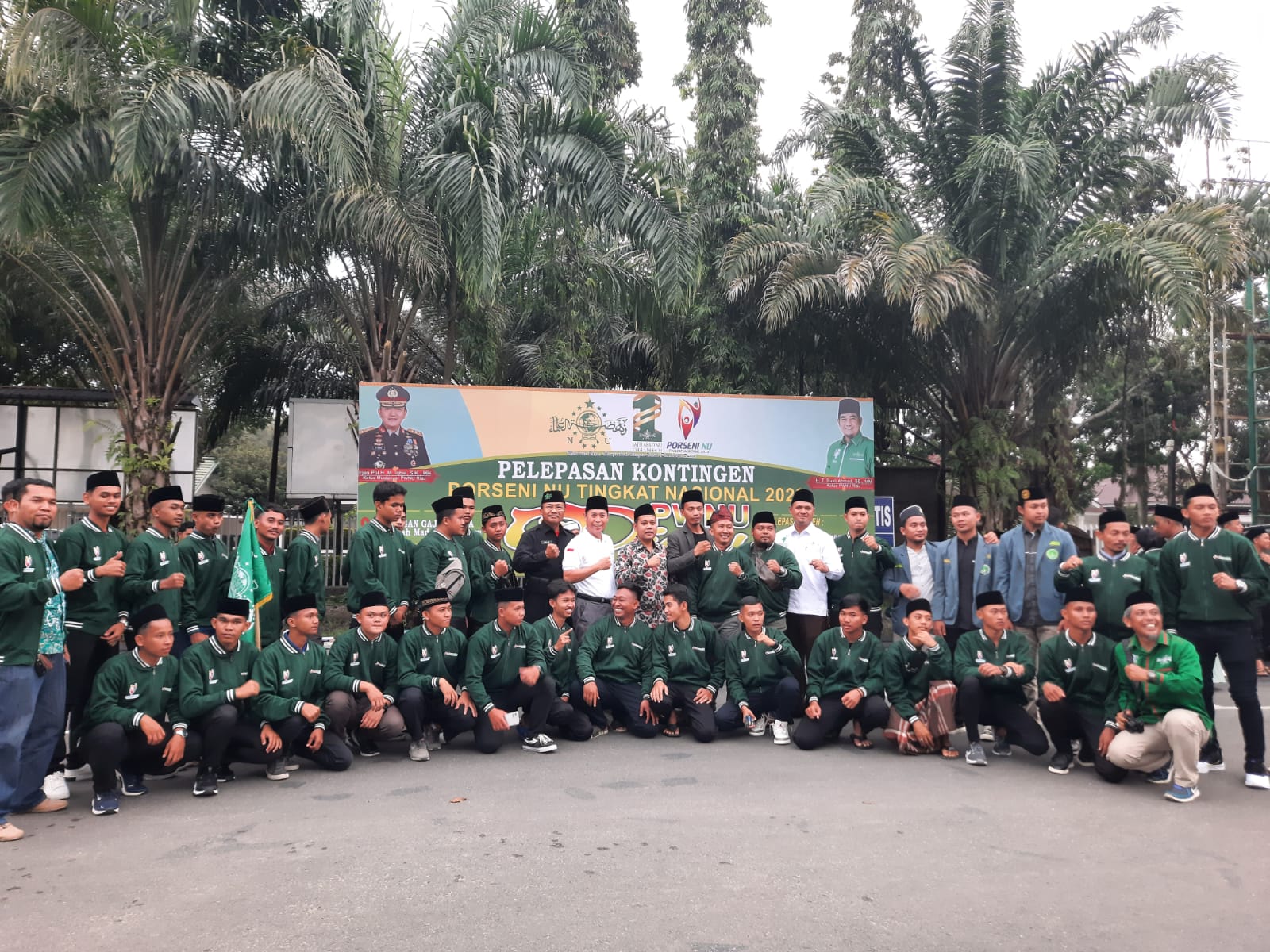 Wakapolda Riau dan Ketua PWNU Lepas 82 Kontingen ikut Porseni NU di Solo
