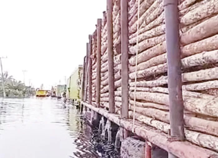 Banjir Jalintim Surut, Roda 6 Tetap Dilarang Melintasi