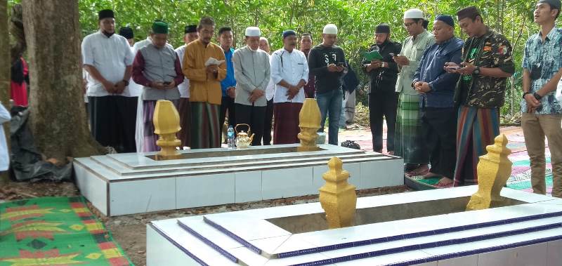 Ziarah Makam Habib Abdurrahman di Pangkalan Batang, Dihadiri Ketua DPH LAMR Bengkalis