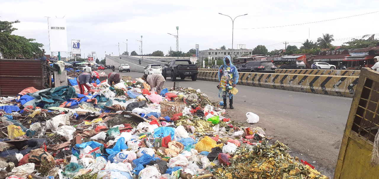 Masyarakat Koalisi Sapu Bersih Minta Polda Riau Tuntaskan Kasus Tumpukan Sampah di Pekanbaru