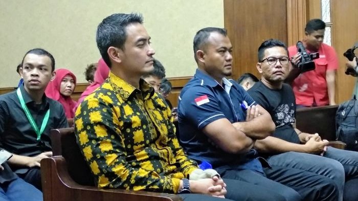 Zumi Zola Dituntut 8 Tahun dan Dicabut Hak Politiknya