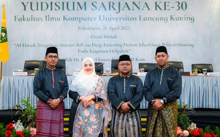 Selamat! Dr.Lucky Laura Van FC.,M.Kom Lulus Cumlaude Program Doktoral dari UPI YPTK Padang