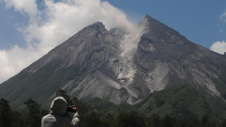 Gunung Merapi 8 Kali Luncurkan Awan Panas dalam Sepekan Terakhir