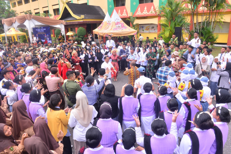 Meriah! PMB 2025 Unilak Resmi Diluncurkan Bersempena dengan Unilak Youth Competition