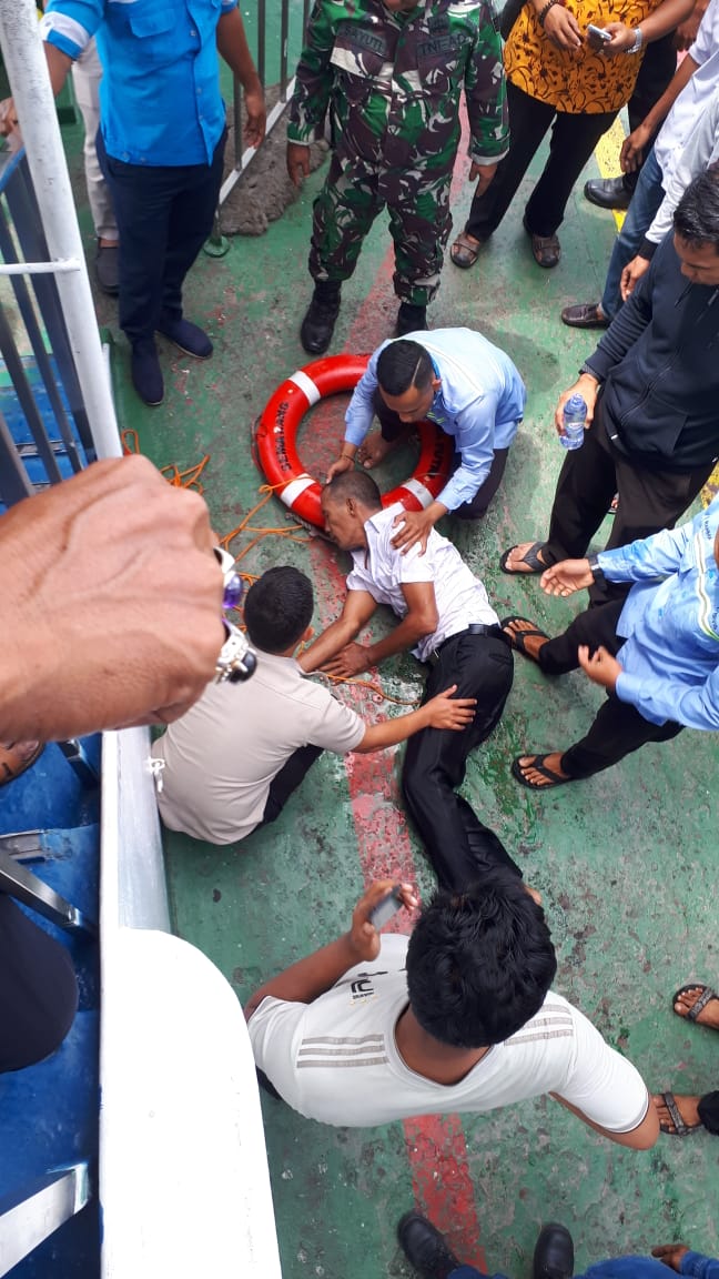 Oknum PNS Bengkalis Nekat Terjun ke Laut