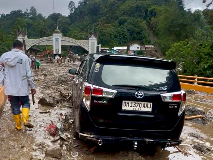 Dua Personel Polda Riau Terseret Banjir Bandang, Satu Ditemukan Meninggal