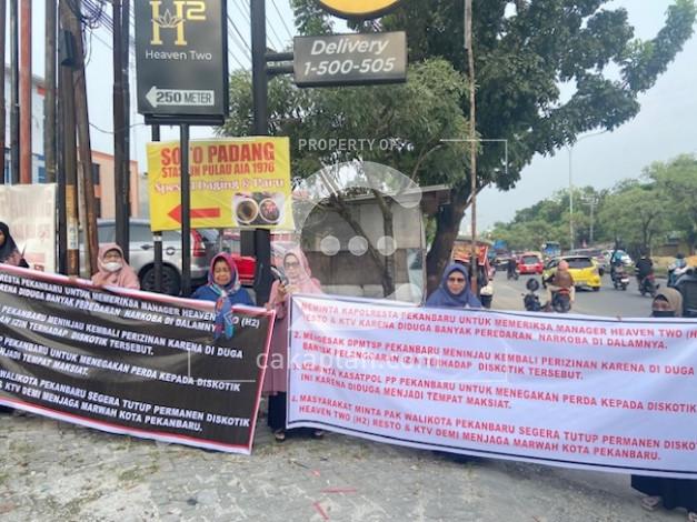Warga RW 02 Tobekgodang Gelar Aksi Damai, Desak Penutupan Diskotik Heaven Two