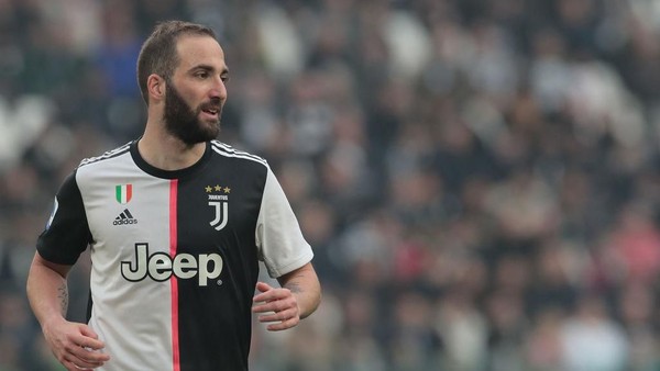 'Kabur' dari Masa Karantina, Higuain Dicegat di Bandara
