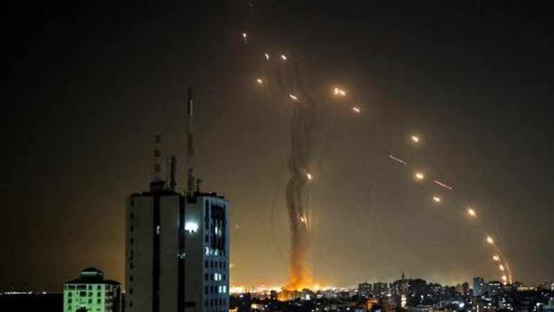 Iron Dome Israel Gagal Bendung Gempuran Roket Hamas, 2 Orang Tewas