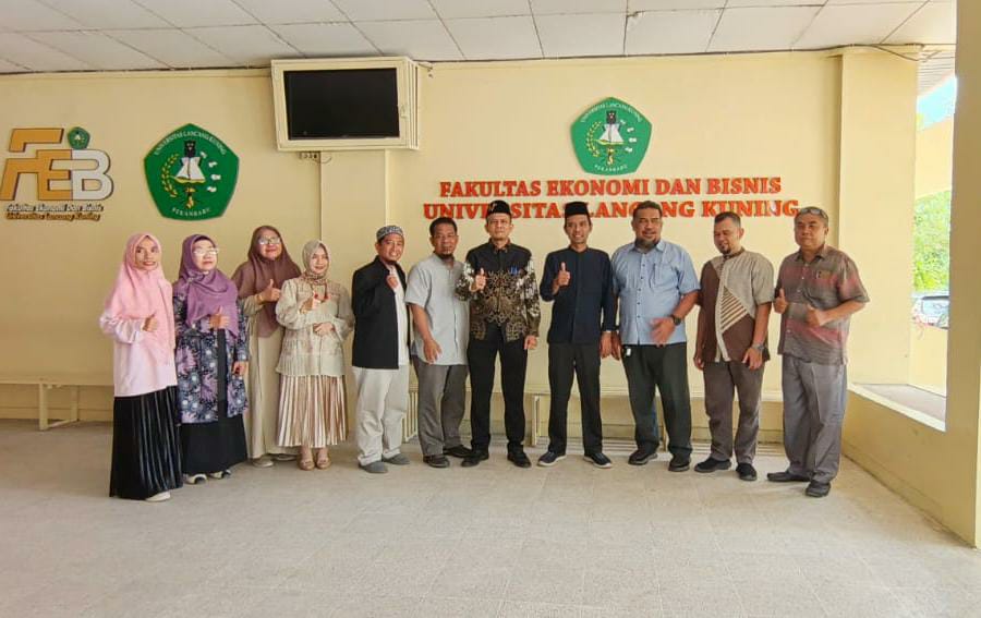 FEB Unilak Sambut Hangat Kunjungan Ustaz Abdul Somad