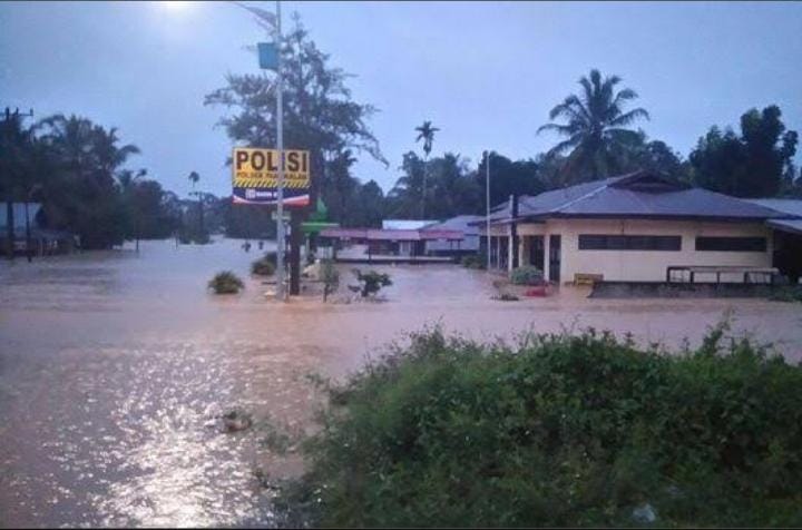 Sempat Lumpuh Total Karena Banjir, Jalur Lintas Sumbar-Riau Kab.Limapuluh Kota Sudah Bisa Dilewati