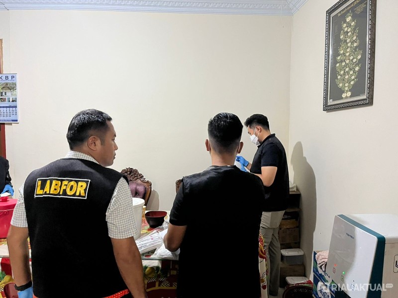 Polisi Olah TKP Kedua Kasus Pembunuhan di Rumbai, Polda Riau: Uang 400 Dollar Singapura Hilang