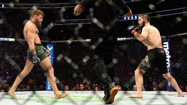 Pelatih: McGregor Memang Ingin Rasakan Kuncian Khabib