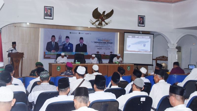 Bimbingan Manasik Haji, Bupati Kasmarni Minta 401 CJH Ikuti Seluruh Rangkaian Hingga Tuntas