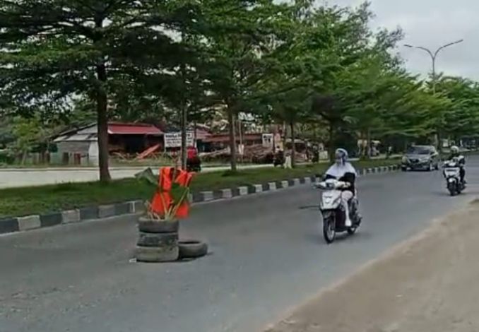 PUPR Riau Gerak Cepak Tindaklanjuti Lubang di Jalan Soekarno-Hatta