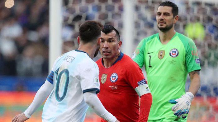 Medel dan Messi Tak Layak Kartu Merah