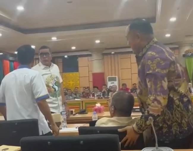 Konflik Parisman dan Eet, BK DPRD Riau Proses Sesuai Kode Etik