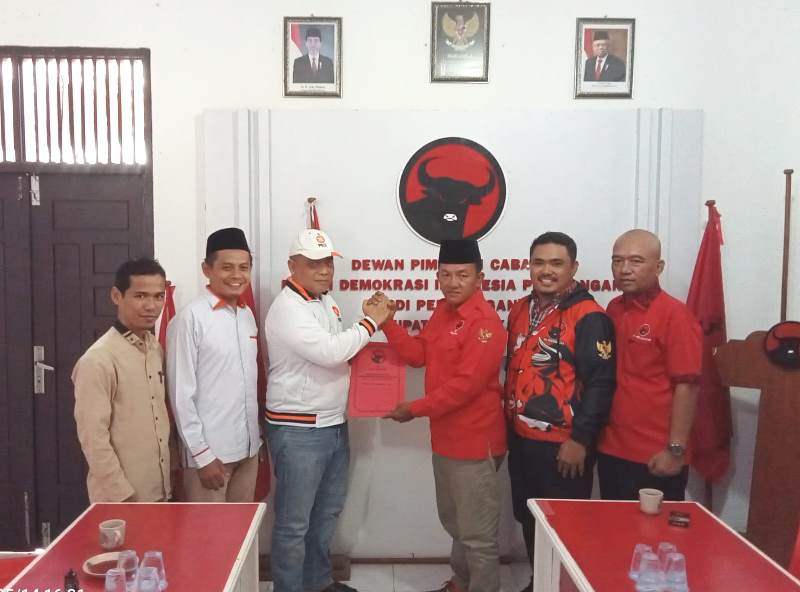 Bersama Kader PKS, H. Muhammad Rafee Mendaftar ke PDI-Perjuangan