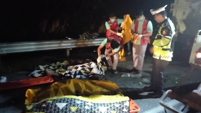 Hiace Tabrak Truk di Tol Pekanbaru-Dumai, Lima Orang Tewas