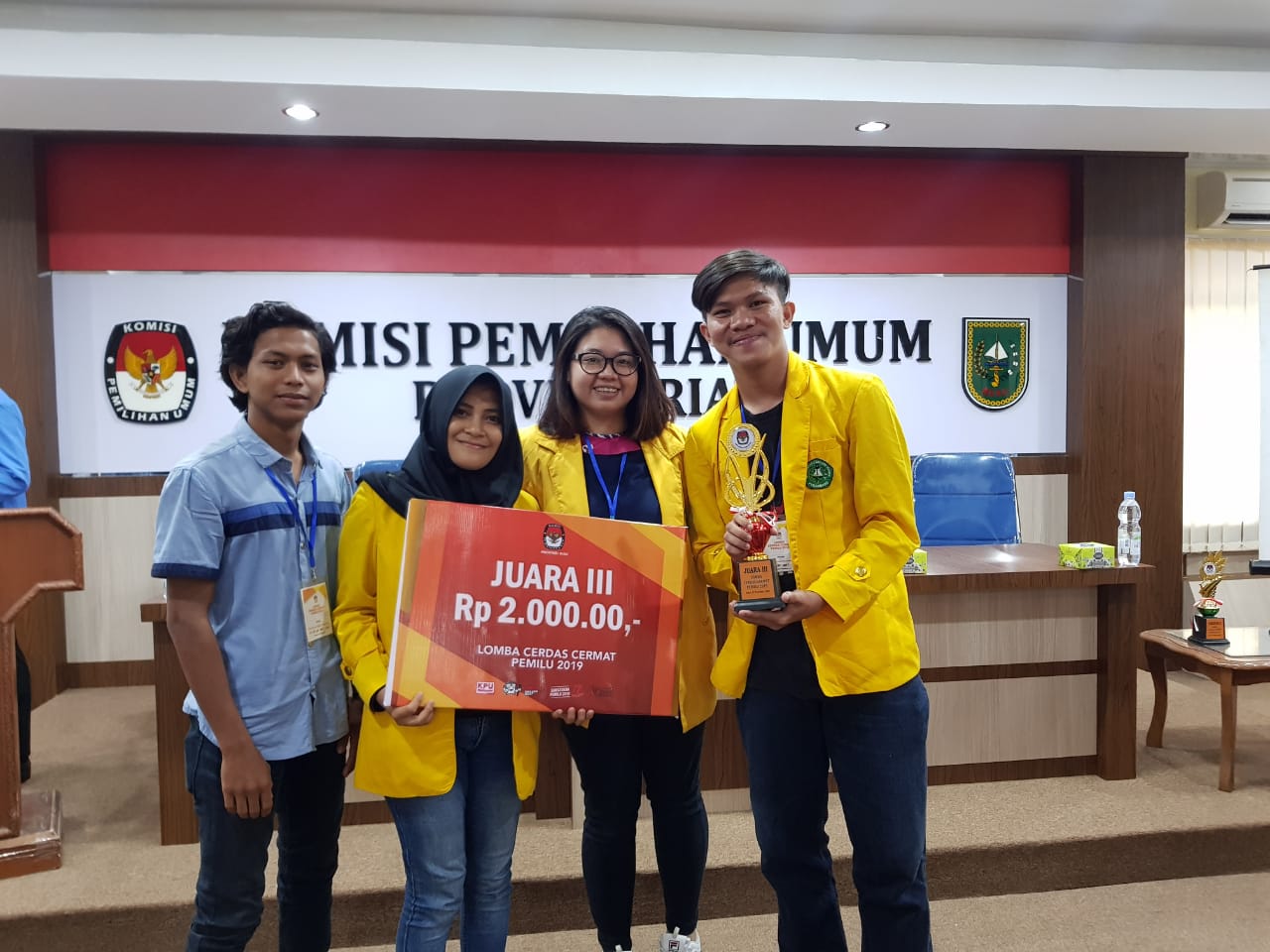 Mahasiswa FH Unilak Juara III Lomba Cerdas Cermat KPU Riau