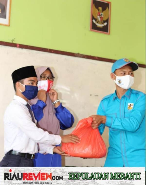 DPD KNPI Kepulauan Meranti Berbagi Kasih Kepada Siswa-siswi Yatim dan Kurang Mampu